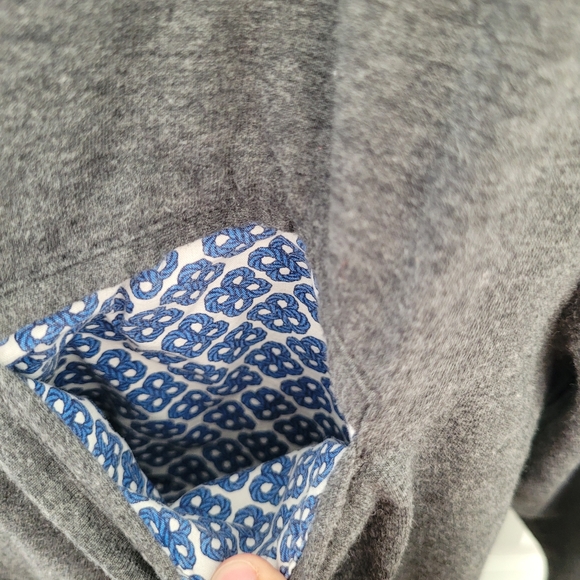 21men Long Sleeved Gray V neck with Blue Front Pocket Size Medium - Picture 5 of 6